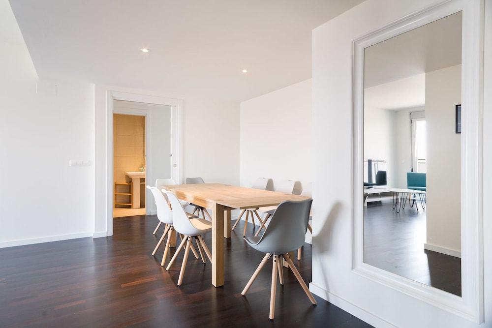 Olala Port Forum Apartments サン・アドリア・デ・ベソス エクステリア 写真