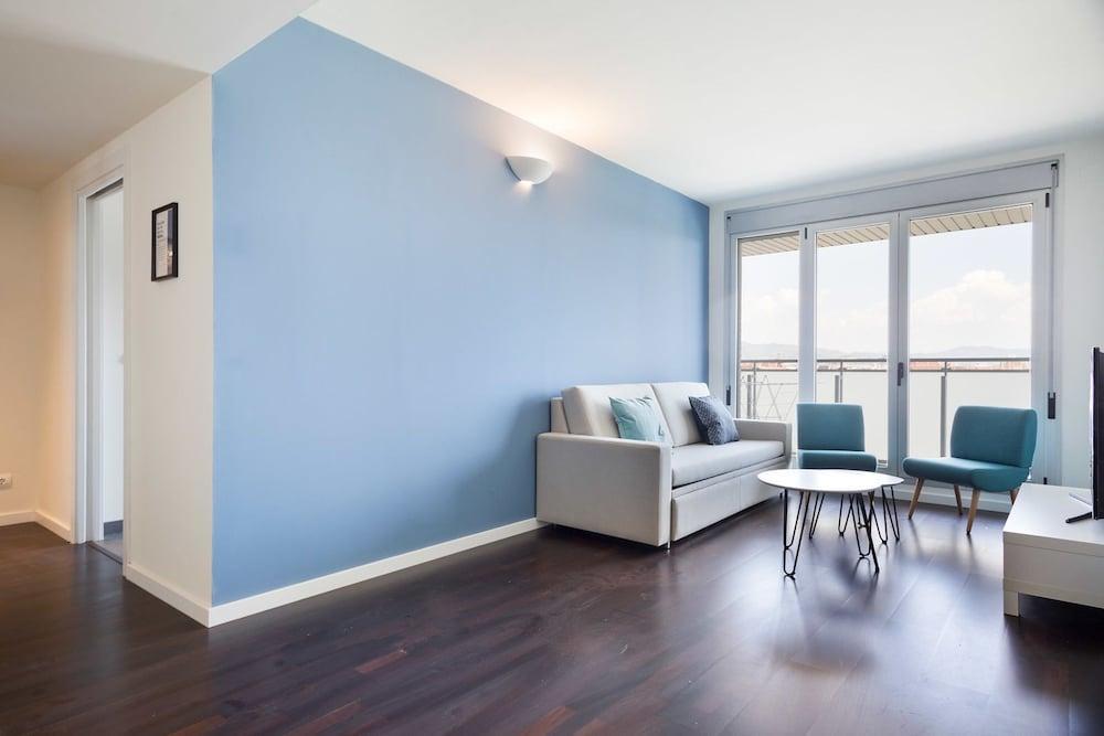 Olala Port Forum Apartments サン・アドリア・デ・ベソス エクステリア 写真