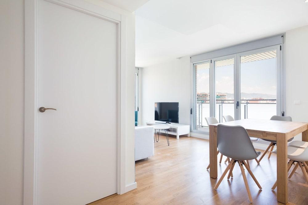 Olala Port Forum Apartments サン・アドリア・デ・ベソス エクステリア 写真