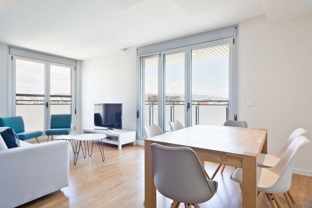 Olala Port Forum Apartments サン・アドリア・デ・ベソス エクステリア 写真