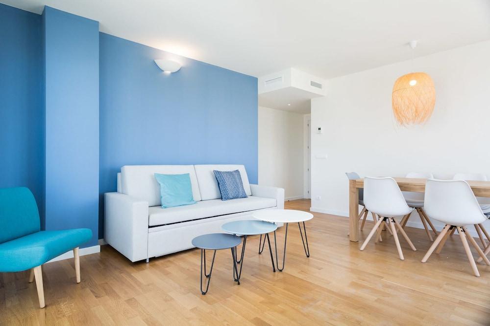 Olala Port Forum Apartments サン・アドリア・デ・ベソス エクステリア 写真