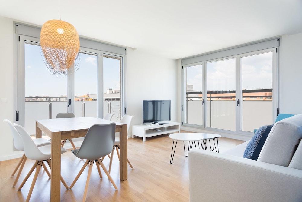 Olala Port Forum Apartments サン・アドリア・デ・ベソス エクステリア 写真