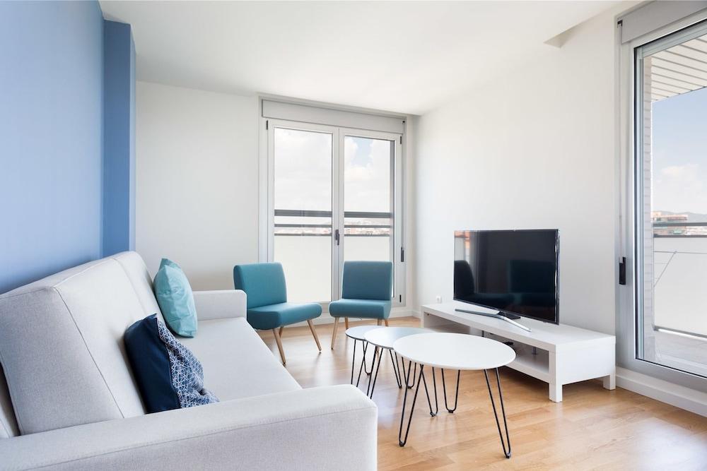 Olala Port Forum Apartments サン・アドリア・デ・ベソス エクステリア 写真