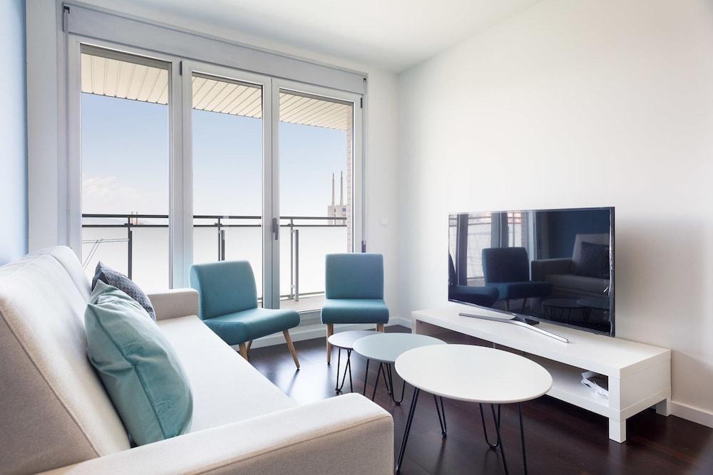 Olala Port Forum Apartments サン・アドリア・デ・ベソス エクステリア 写真