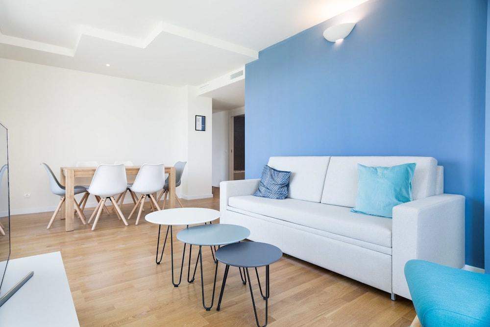 Olala Port Forum Apartments サン・アドリア・デ・ベソス エクステリア 写真