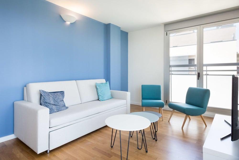 Olala Port Forum Apartments サン・アドリア・デ・ベソス エクステリア 写真