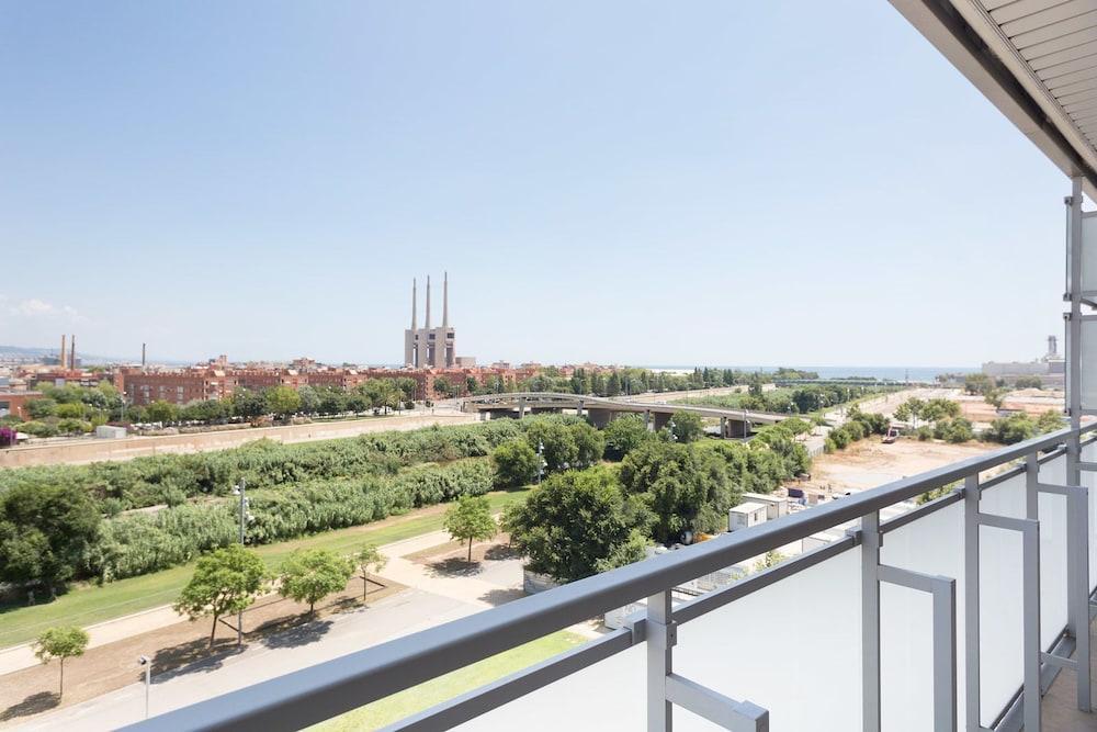 Olala Port Forum Apartments サン・アドリア・デ・ベソス エクステリア 写真