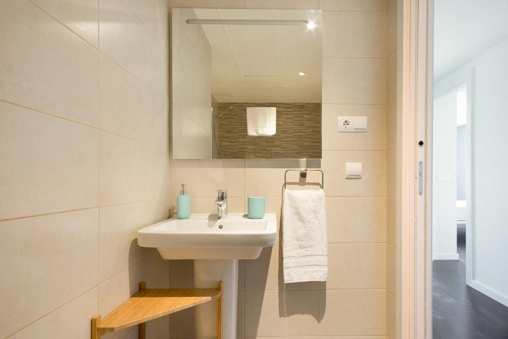 Olala Port Forum Apartments サン・アドリア・デ・ベソス エクステリア 写真