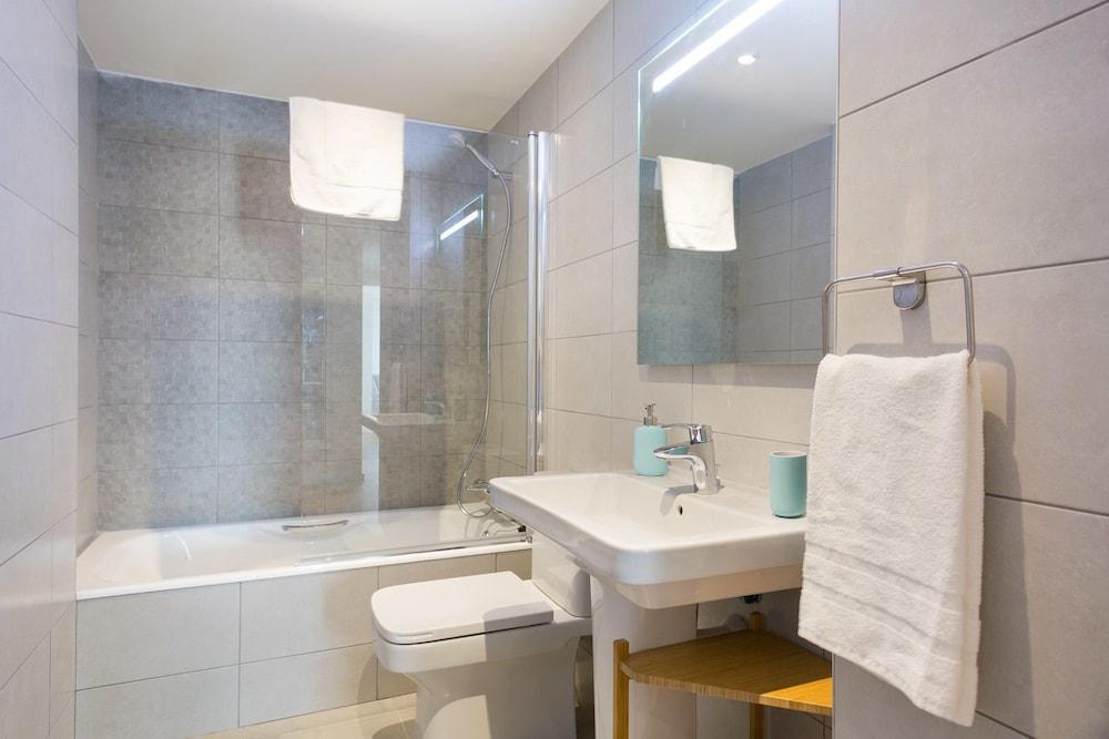 Olala Port Forum Apartments サン・アドリア・デ・ベソス エクステリア 写真