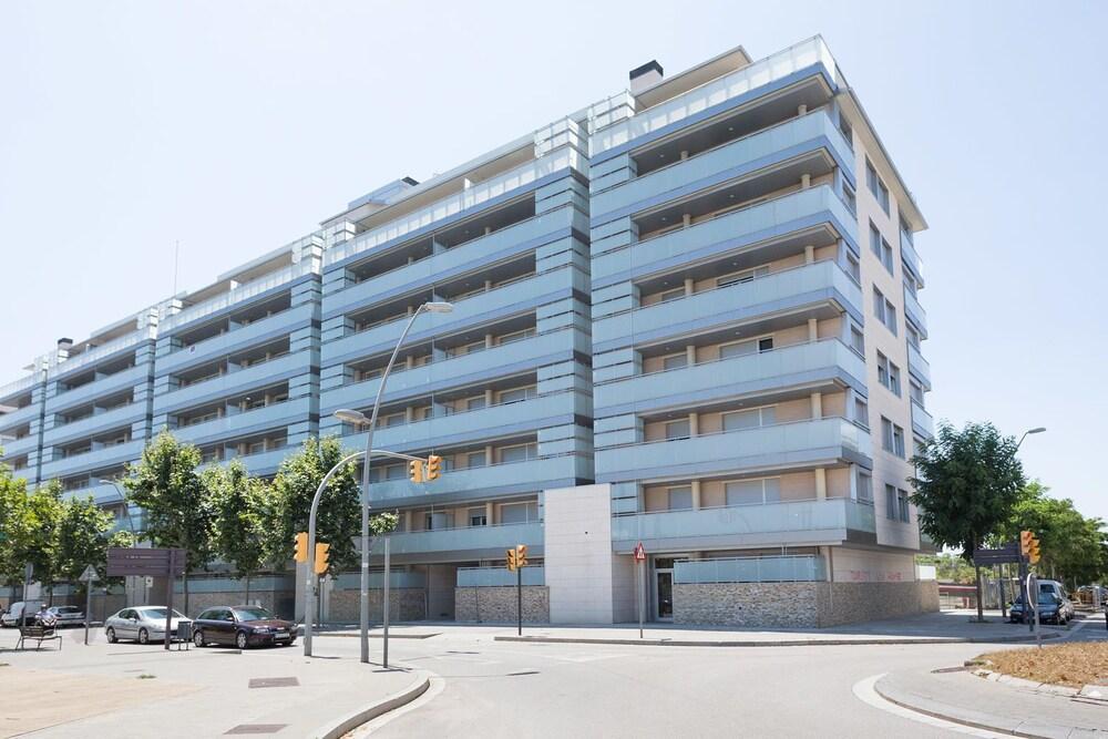 Olala Port Forum Apartments サン・アドリア・デ・ベソス エクステリア 写真
